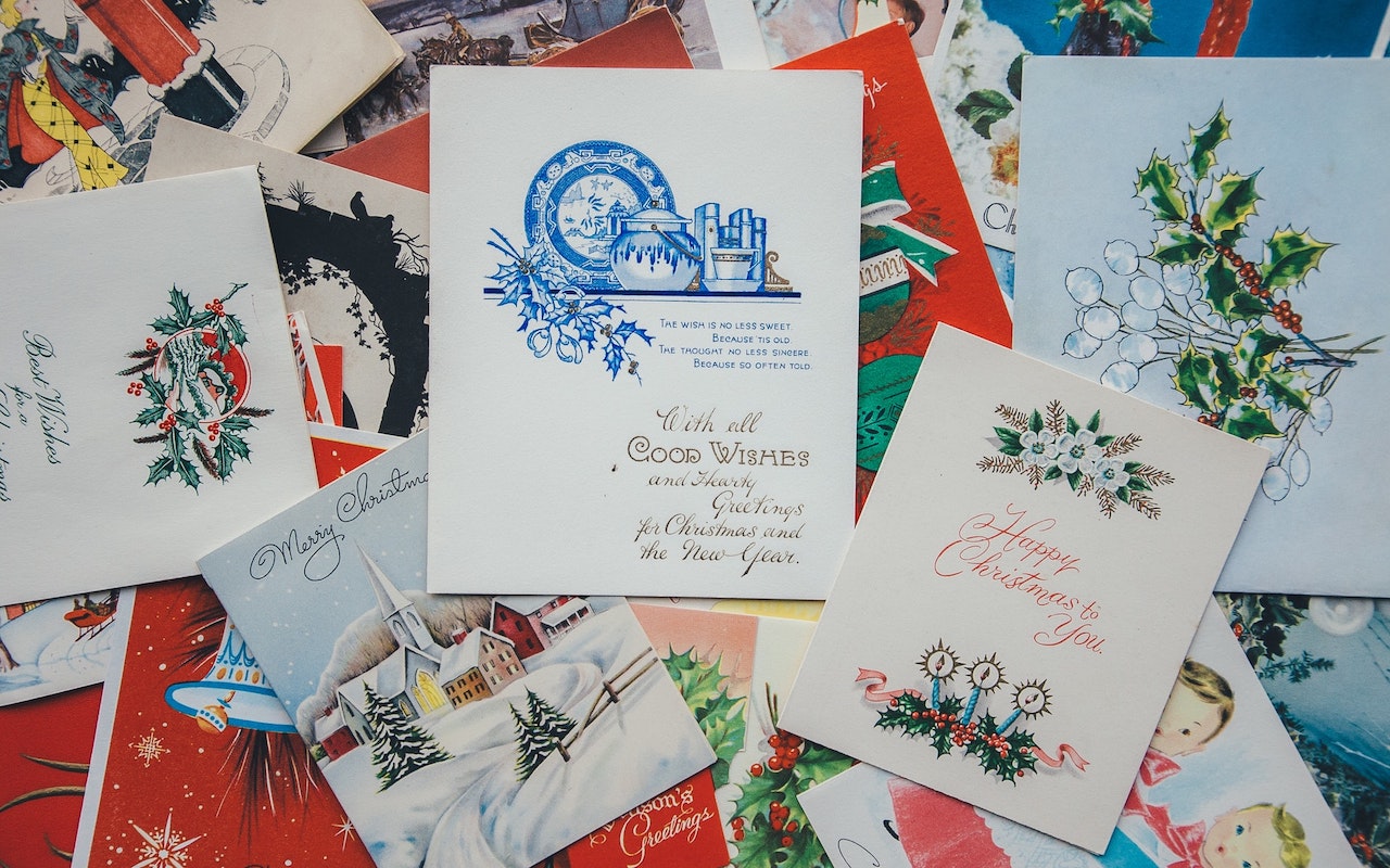 Want to Send Holiday Cards This Year? Try Building Them with Motif for Photos